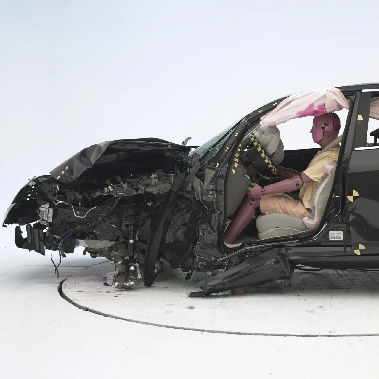 Краш тест вис гранта. Краш тест авто. Chevrolet tahoe 400 краш тест. Краш тест chevrolet captiva 2007. Краш тест бронированного автомобиля.