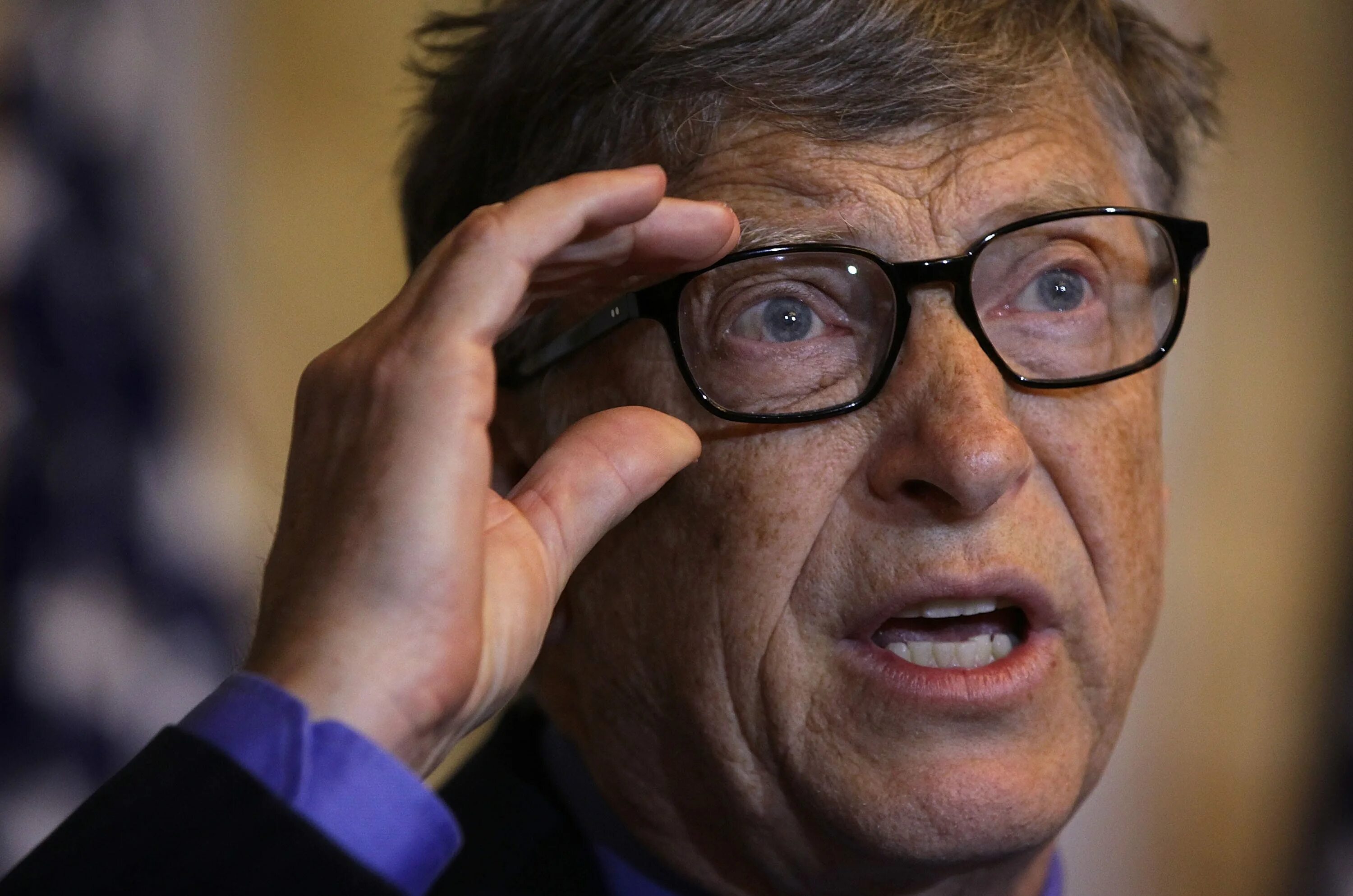 Играть деньги билла гейтса. Билл Гейтс. Фото Билла Гейтса. Билл Гейтс удивлён. Смешные фото Билла Гейтса.