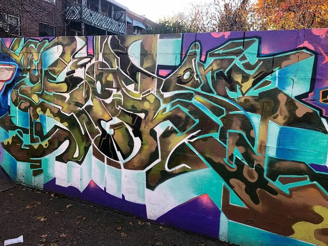 Per first. Граффити Bronx. FX Crew Graffiti. Граффити одним цветом. Граффити один.