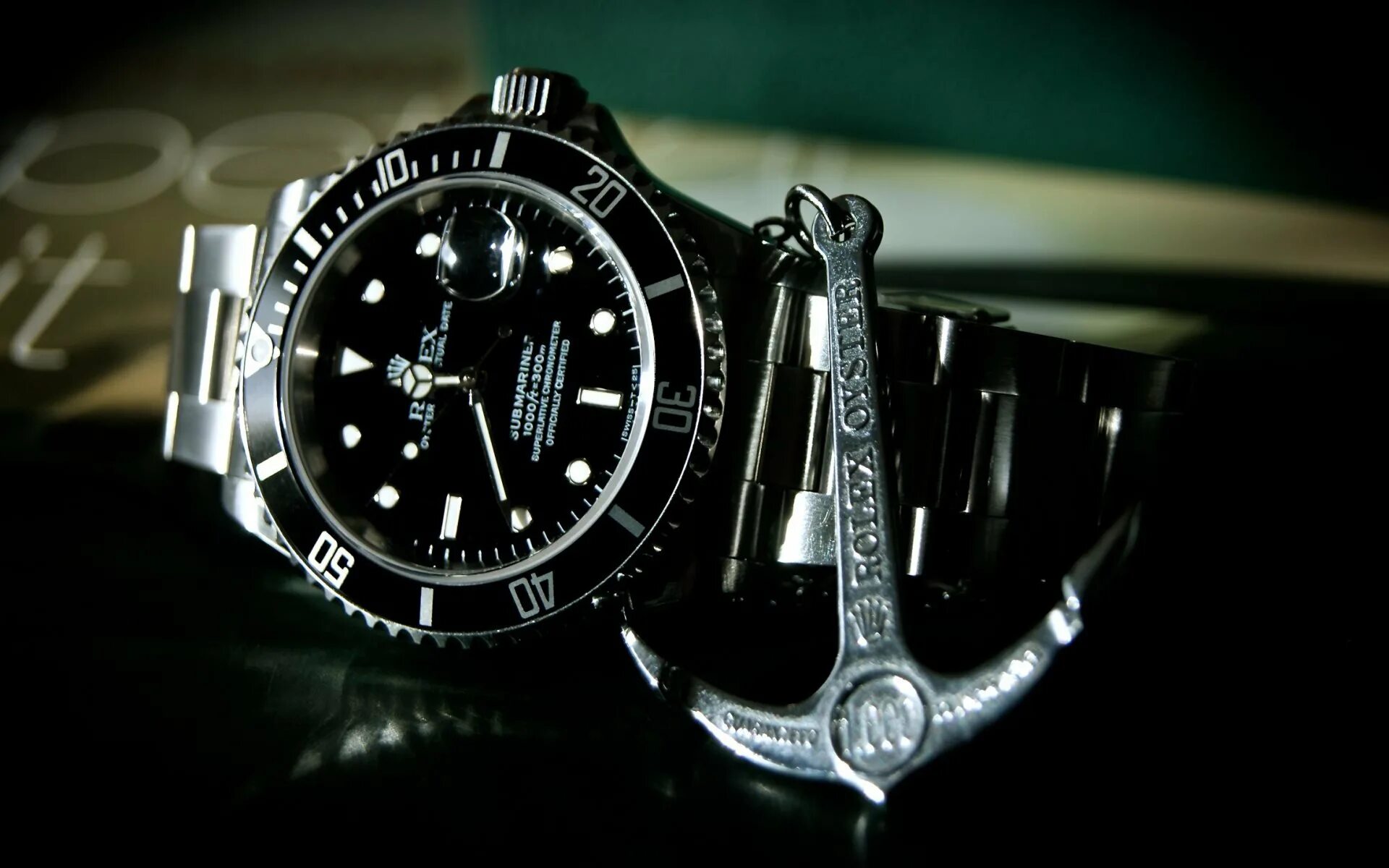Черные часы обои. Rolex 007. Красивые часы. Наручные часы на черном фоне. Обои ролекс.