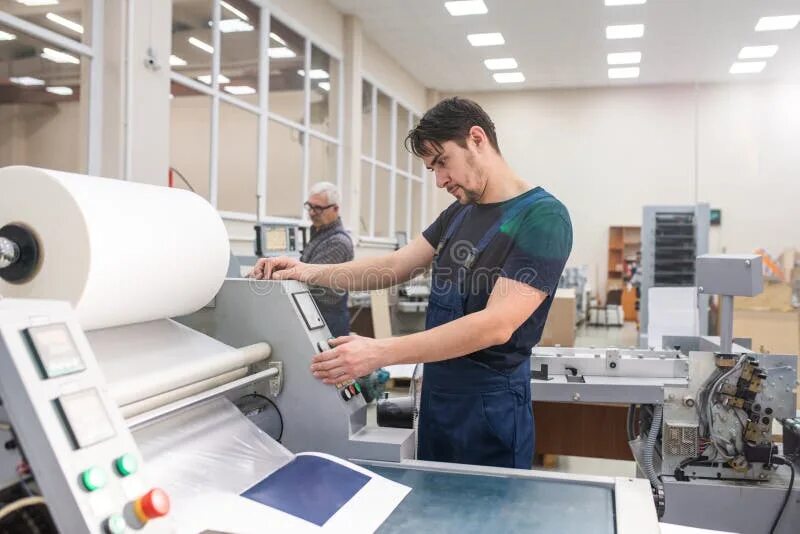 Print оператор. Оператор печатного станка. текстильная промышленность. оператор принт. печатный станок работа.