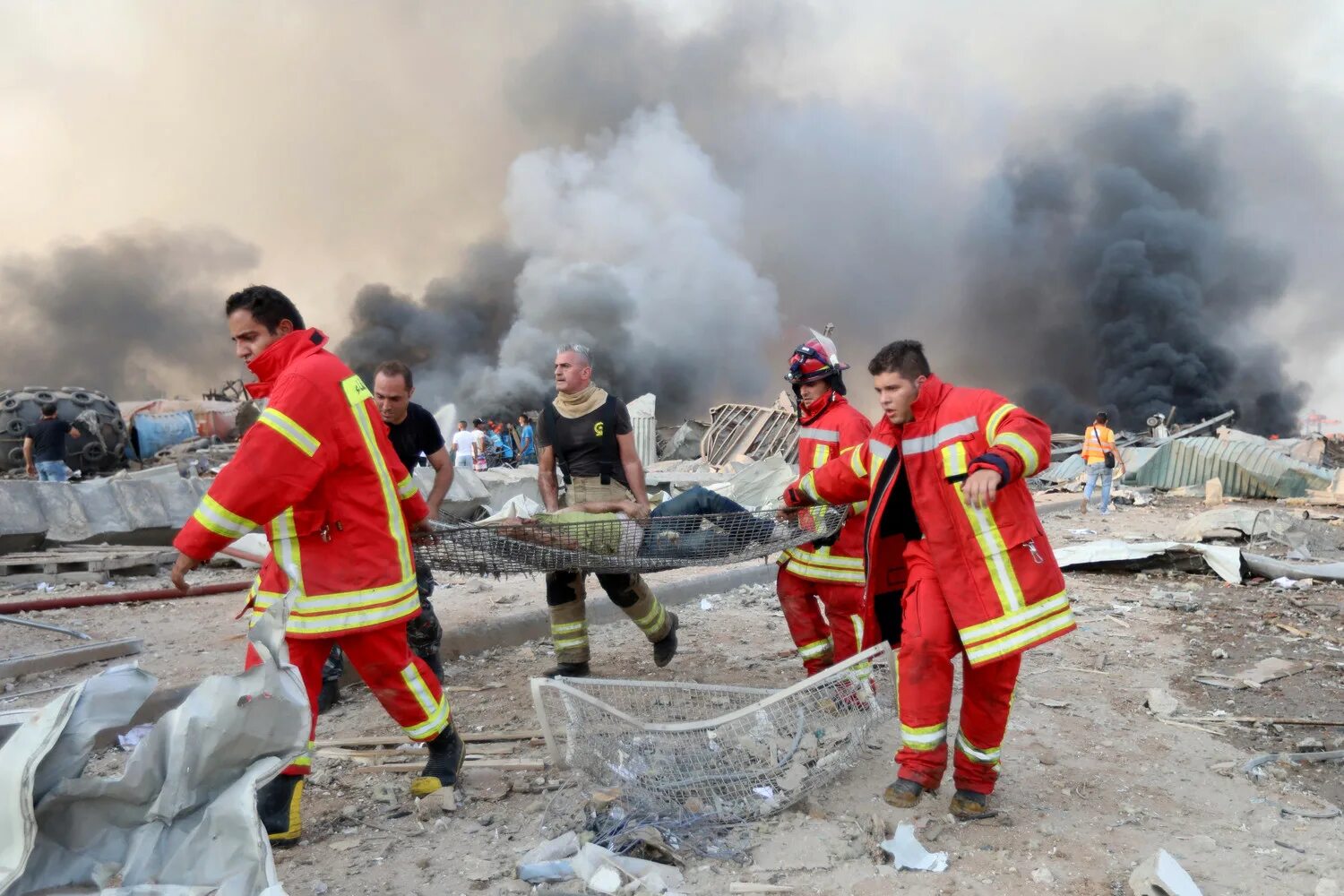 Ливан Бейрут взрыв 4 августа 2020. Взрыв в порту Бейрута в августе 2020. Спасательная операция мчс