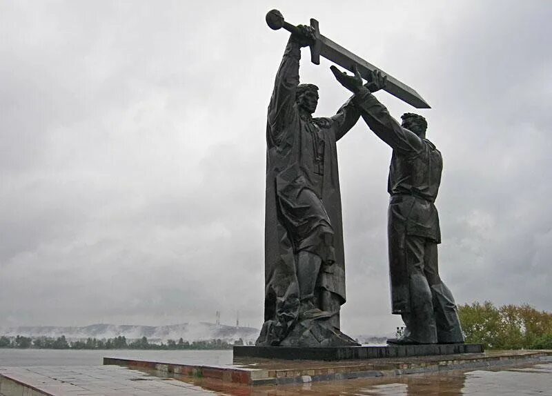 памятники тыл фронту родина мать воин освободитель. 3 памятника великой отечественной. 3 памятника великой отечественной. скульптура тыл фронту магнитогорск. памятник меч победы в магнитогорске.