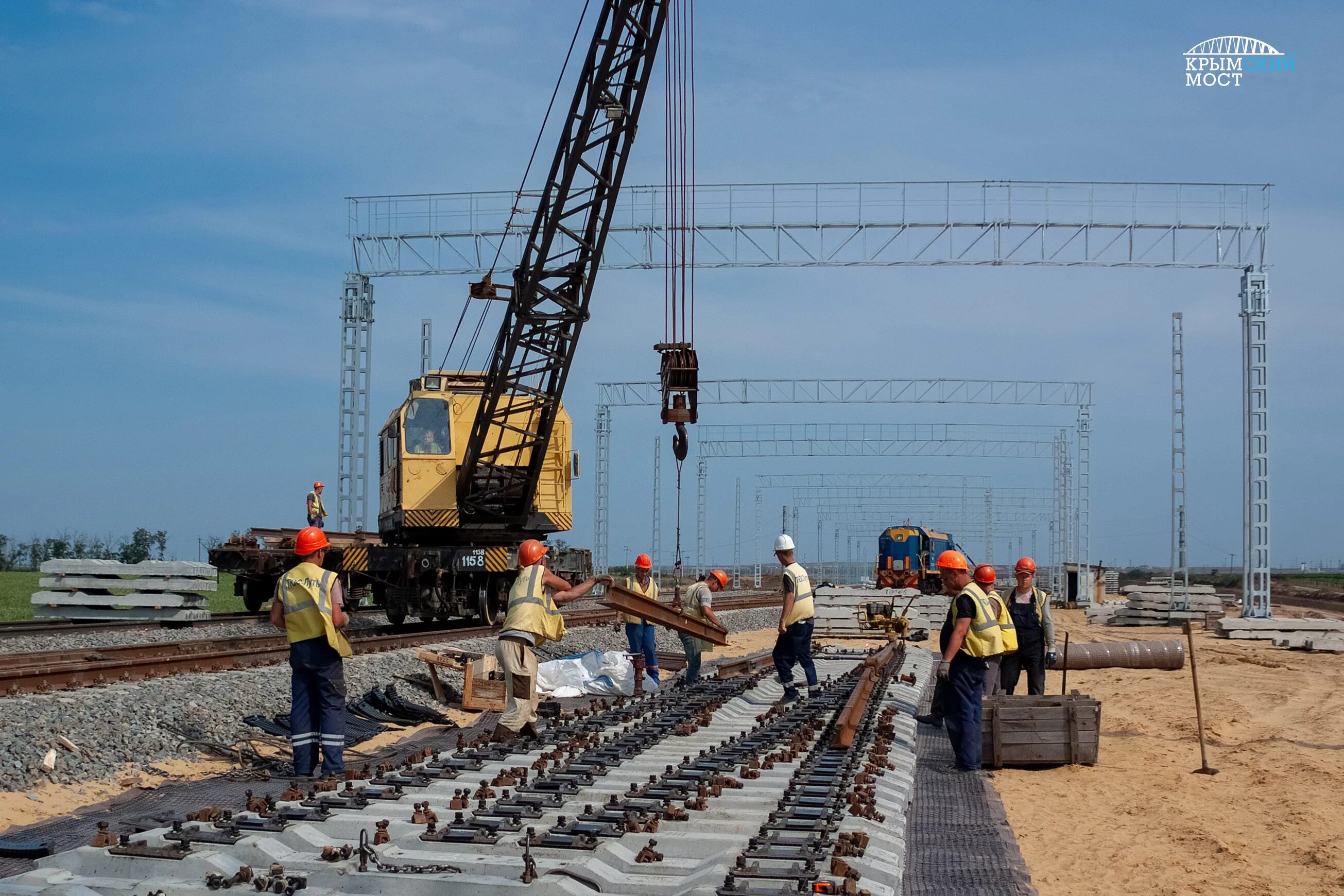 Рабочие железной дороги. Незаконный строитель. Строители ж д. Стройка железной дороги. Строители железной дороги.