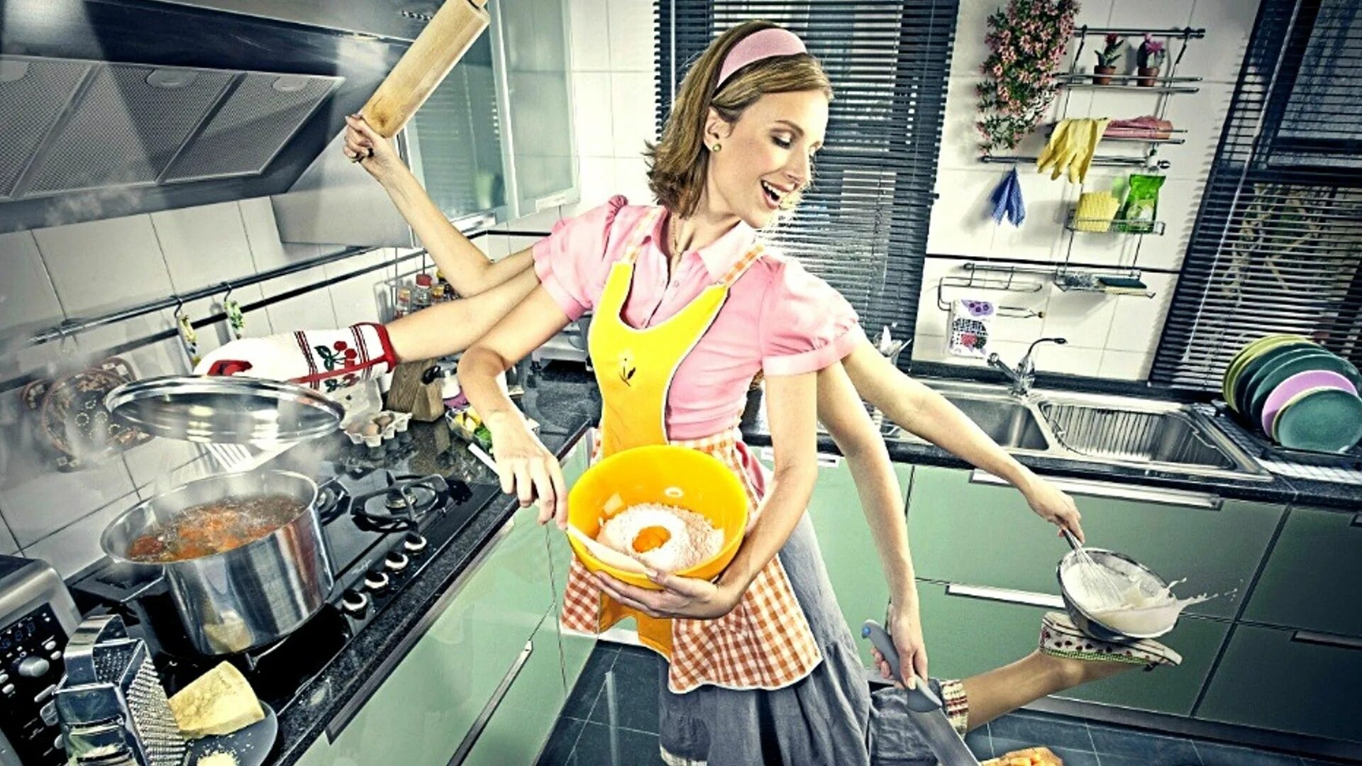 Женщина домохозяйка. Кухня. Домохозяйка со стажем. Примерная жена.