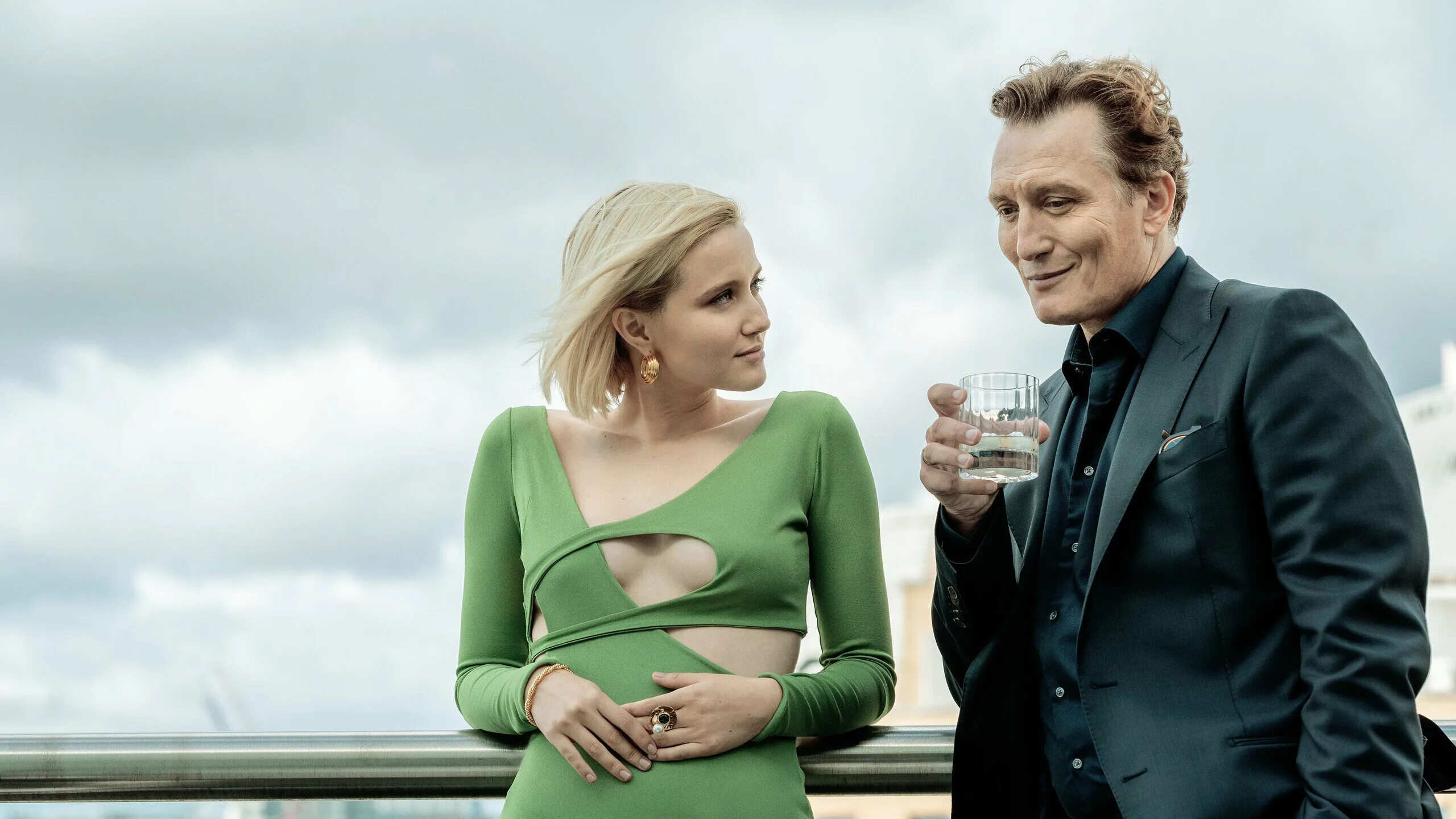 Драма «девушка по вызову» (2016, сша). Райли кио сцена. The girlfriend experience 2017 2 сезон. Riley keough the girlfriend experience 2016 фильмы. Страстные девушки.