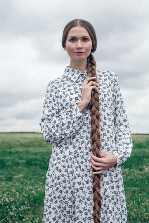 Русая девушка с длиной косой. Девочка с косичками. Жила девушка с русой косой. Девушка с косой. Жила девушка с русой косой.