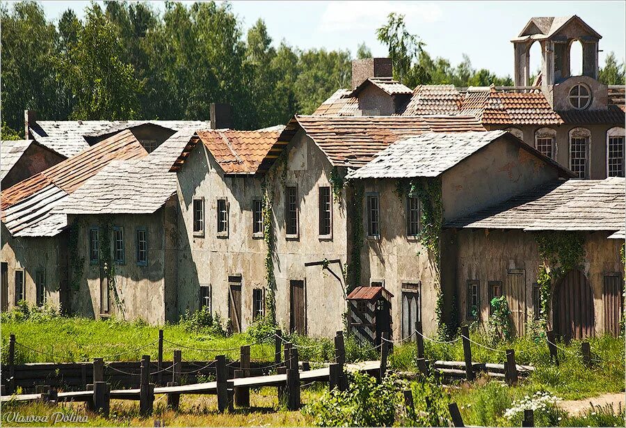 Усадьба Середниково Киногород. Середниково город призрак. Пилигрим Порто город-призрак. Пилигрим город