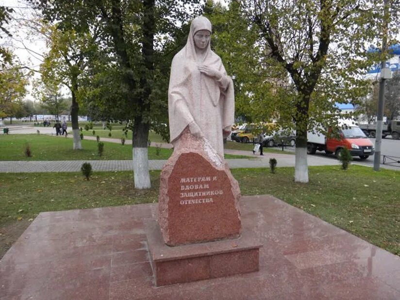 Памятники города Бронницы. Площадь Тимофеева Бронницы. Памятник Тимофееву в Бронницах. Памятники г Бронницы достопримечательности. Памятник вдовам