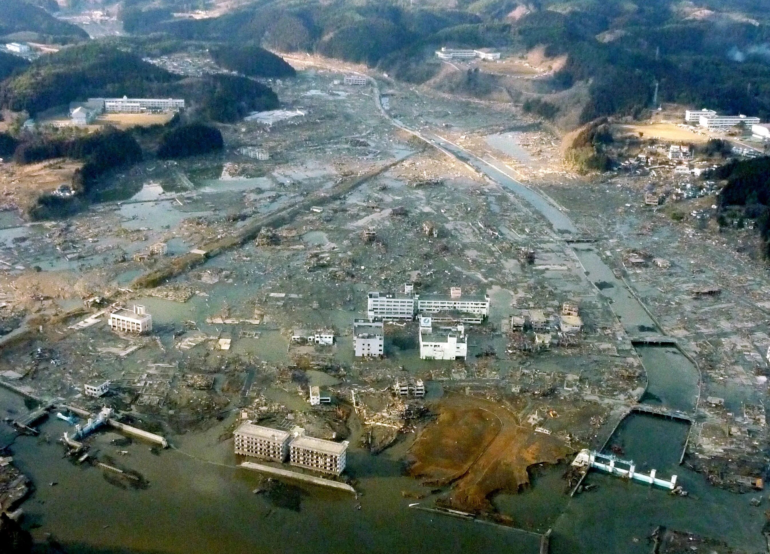 Землетрясение цунами. ЦУНАМИ В Японии в 2011. Катастрофа в Японии ЦУНАМИ. Землетрясение в Японии 2011.