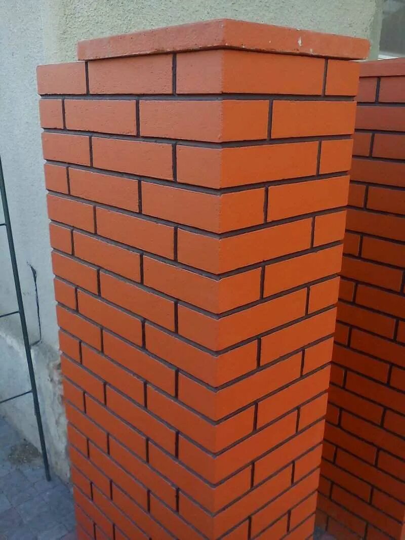 Кирпич 5 см. Столб заборный 2.5 кирпича. столбы из кирпича. кирпич для столбов. тумба из кирпича.