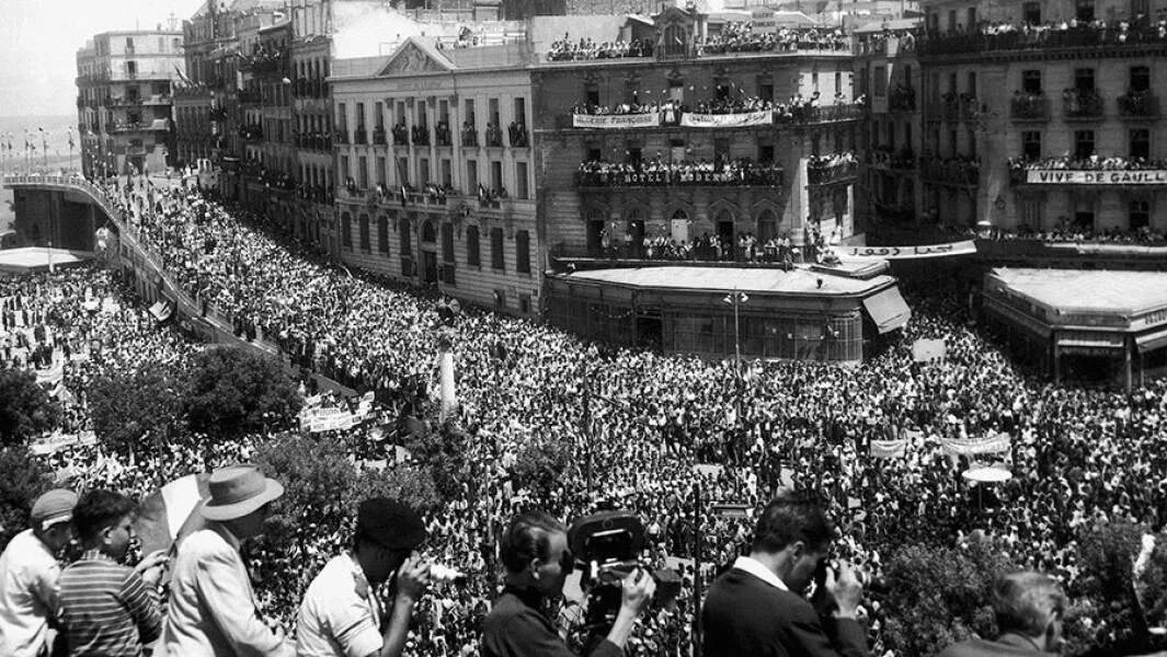 Франция 1946. Республика 4 мая. Четвёртая французская республика. Четвертая республика во франции. Движение 4 мая в китае.