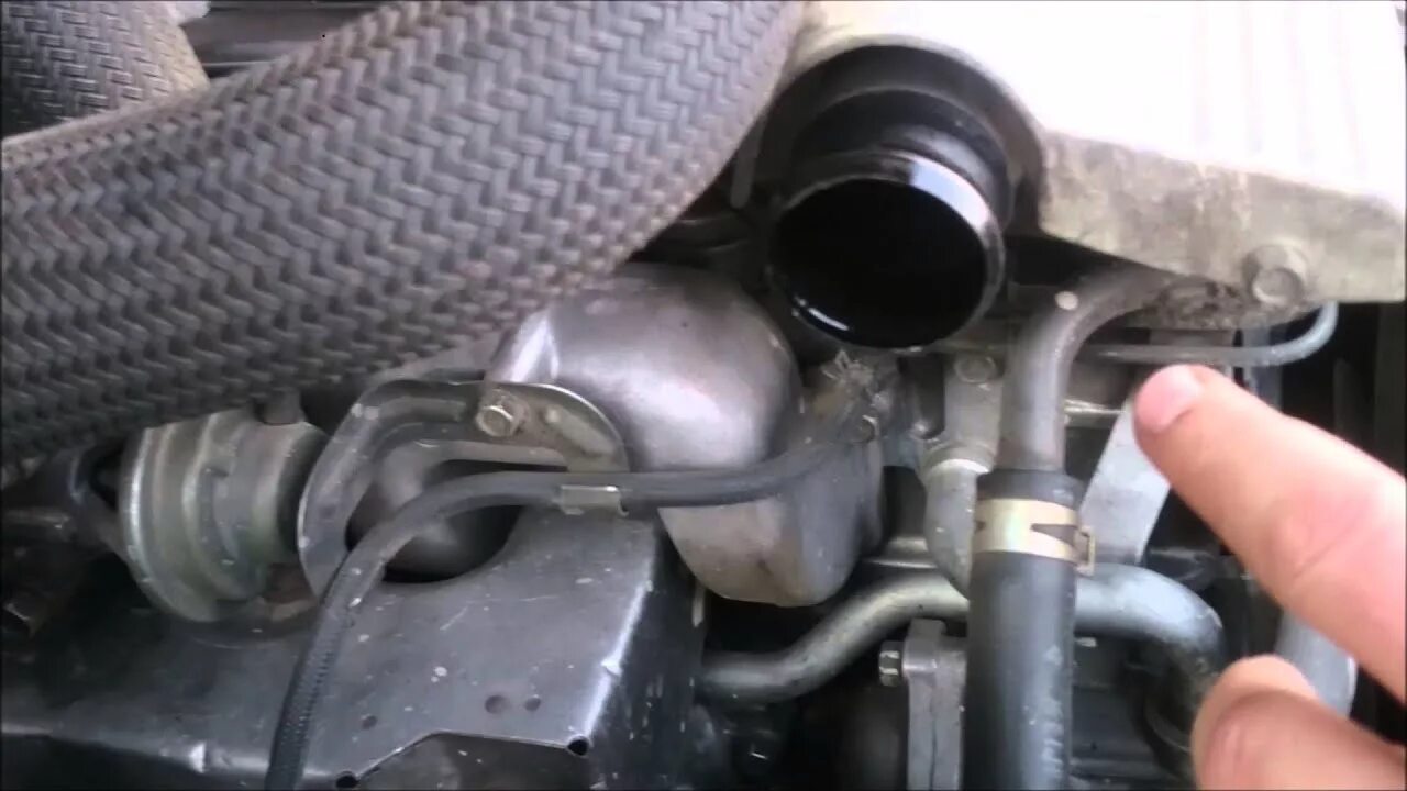 Проверка сапуна. Сапун 4m40. 4m40 сапунит. сапун на двигателе д56. кидает масло из сапуна ямз 650.