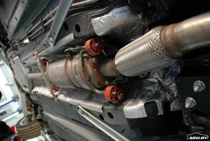 Фильтр твердых частиц выхлопа дизельных двигателей. Сажевый фильтр л200 дизель. Land cruiser 200 4. Сажевый фильтр исузу nqr75. Сажевый фильтр пассат б6.