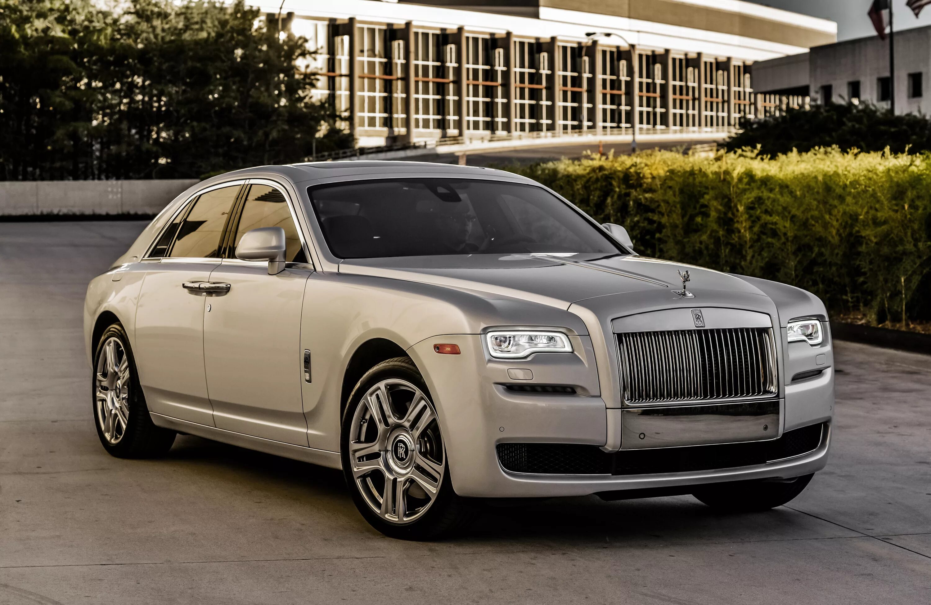 Автомобиль rolls royce. Машина Роллс Ройс. Rolls Royce Ghost 2015. Rolls Royce Ghost. Rolls Royce Silver Ghost II.