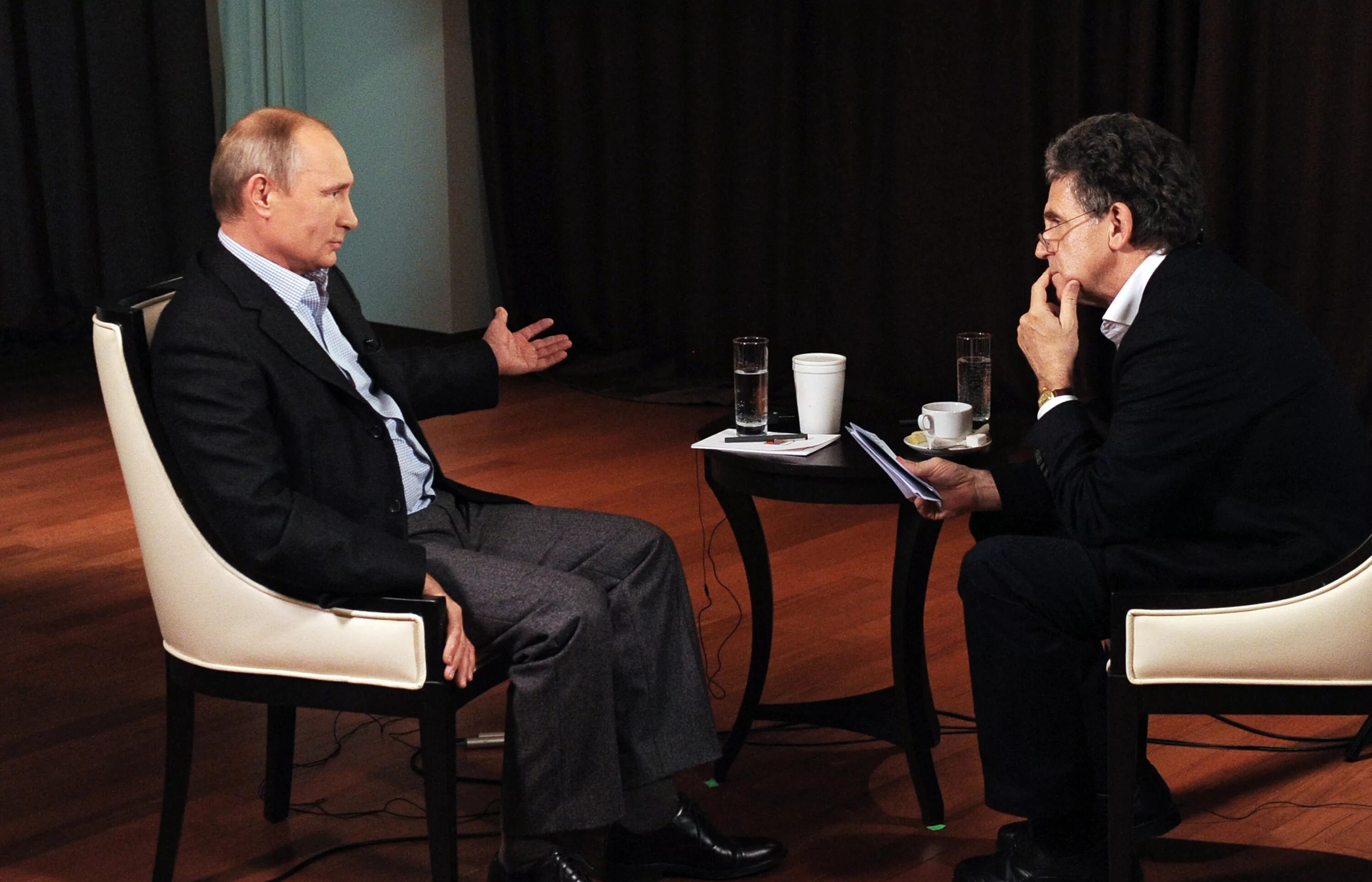 Интервью с президентом путиным. Хуберт зайпель. интервью с политиком. интервью.