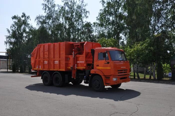 Мусоровоз ряжского завода. Мусоровоз ряжского завода. Авторемонтный завод в ряжске. Мусоровоз рарз. Камаз 43255 мусоровоз.