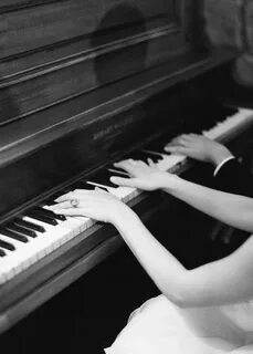 She playing the piano