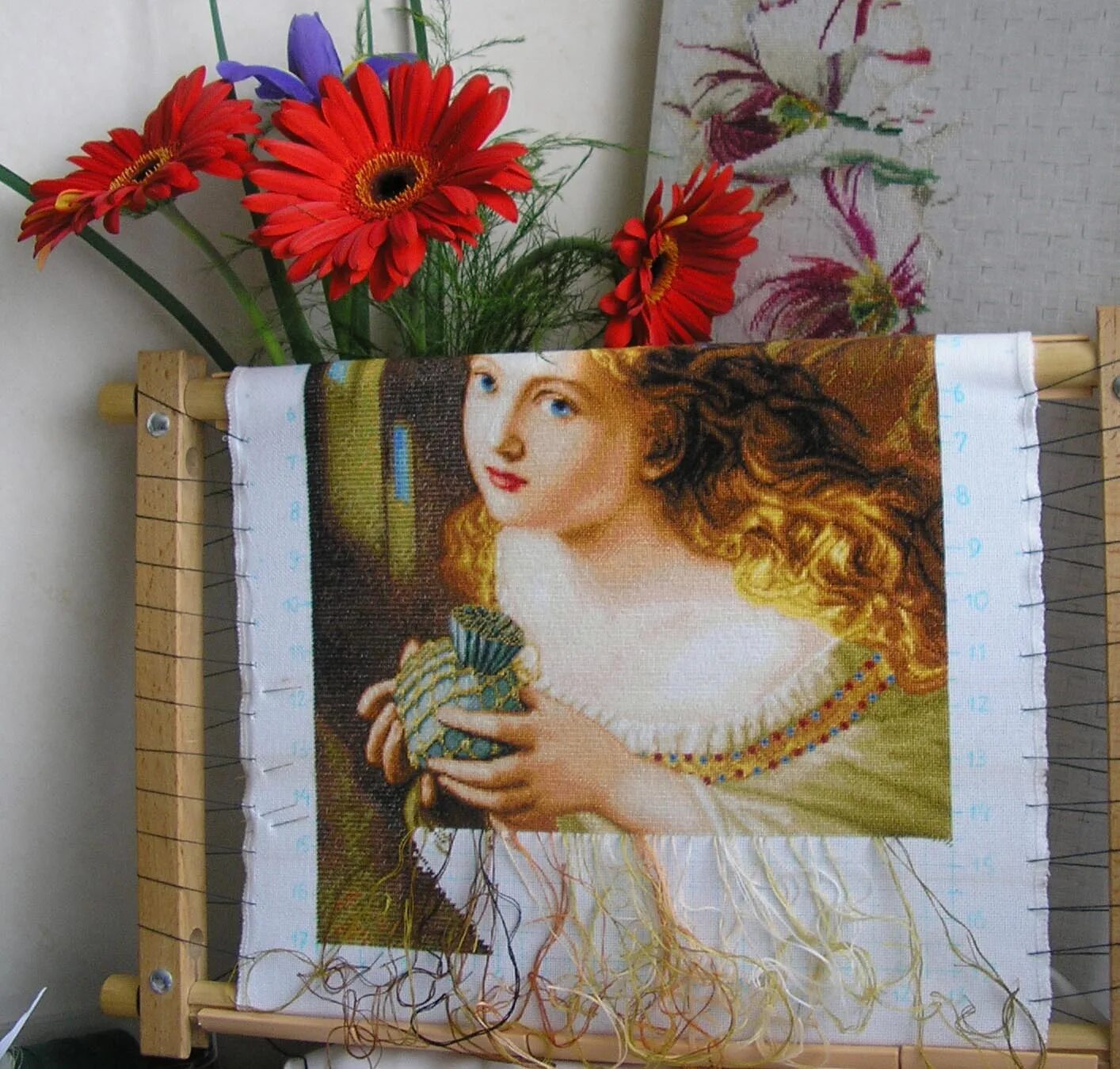 Лавочка фундучка вышивка эстэ. Многоцветная вышивка крестом эстэ. Эстэ 020. Отшитые наборы эстэ. Вышивка крестиком наборы эстэ.