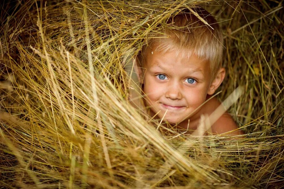 Дети с русыми волосами. Руса дети. Руса дети. Девочка в платке. Девочка в платке.