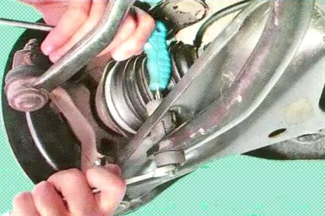Снятие рычага рено. Снятие рычага рено. Рычаг подвески меган 2. Ричак рено меган2. Снятие рычага рено.