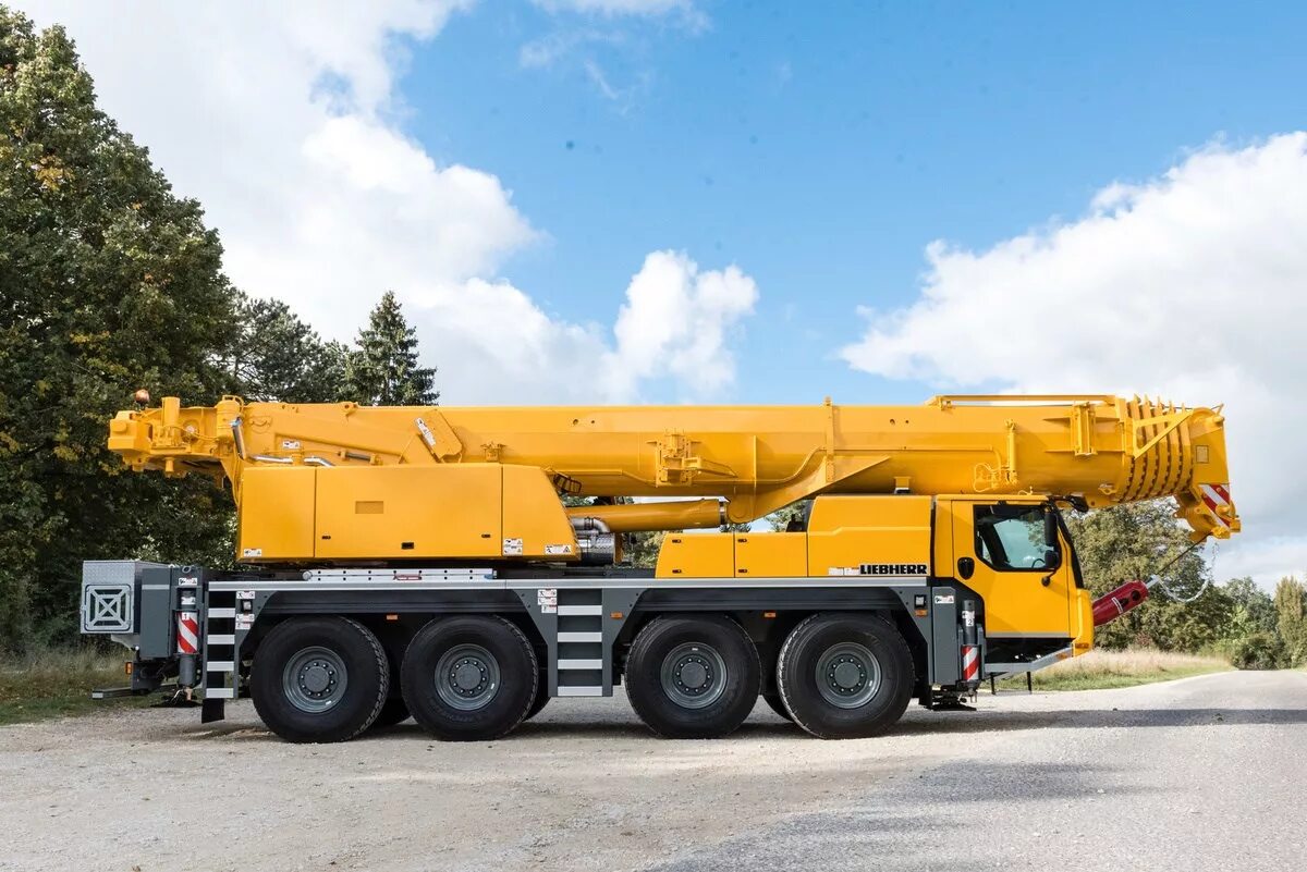 1100 тонн в рублях. Liebherr LTM 1100-4.2. Кран Liebherr LTM 1100. Автокран Liebherr 100 тонн. Кран Lebherr TLM 1100.