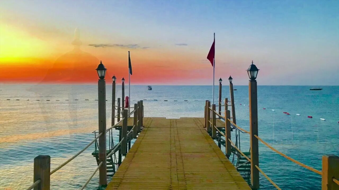 Белоснежный пляж. Май теплое море. Турция октябрь фото туристов. Май теплое море. Море.