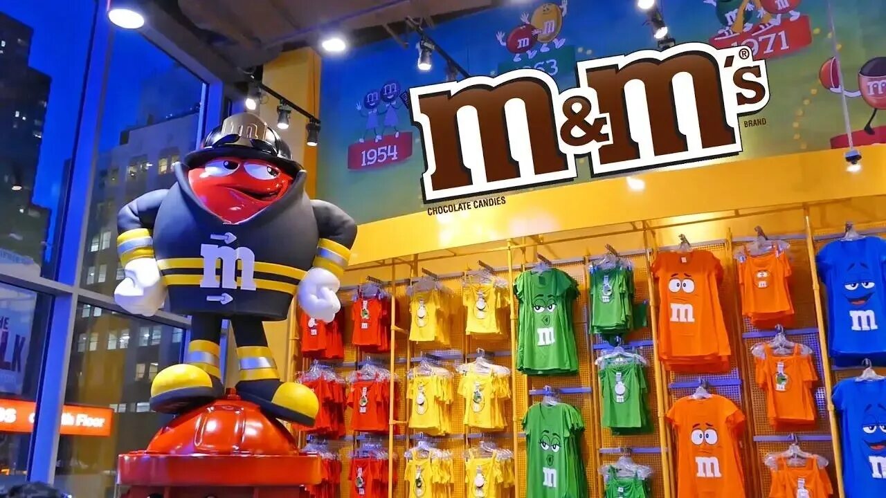 Hm интернет магазин. H m открылся. H m магазин. H&m закрытый магазин. M and m fashion.