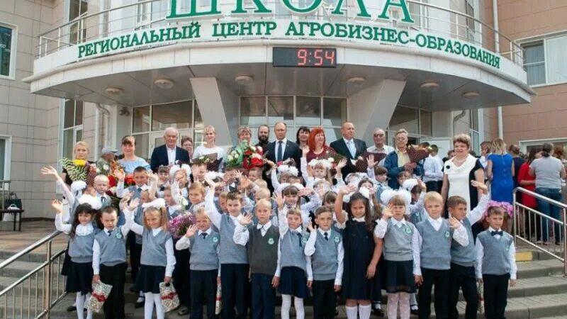 Лучшая школа тамбова. 10 школа тамбов. татановская школа тамбов. татановская сош фото. фото татановской школы класс.