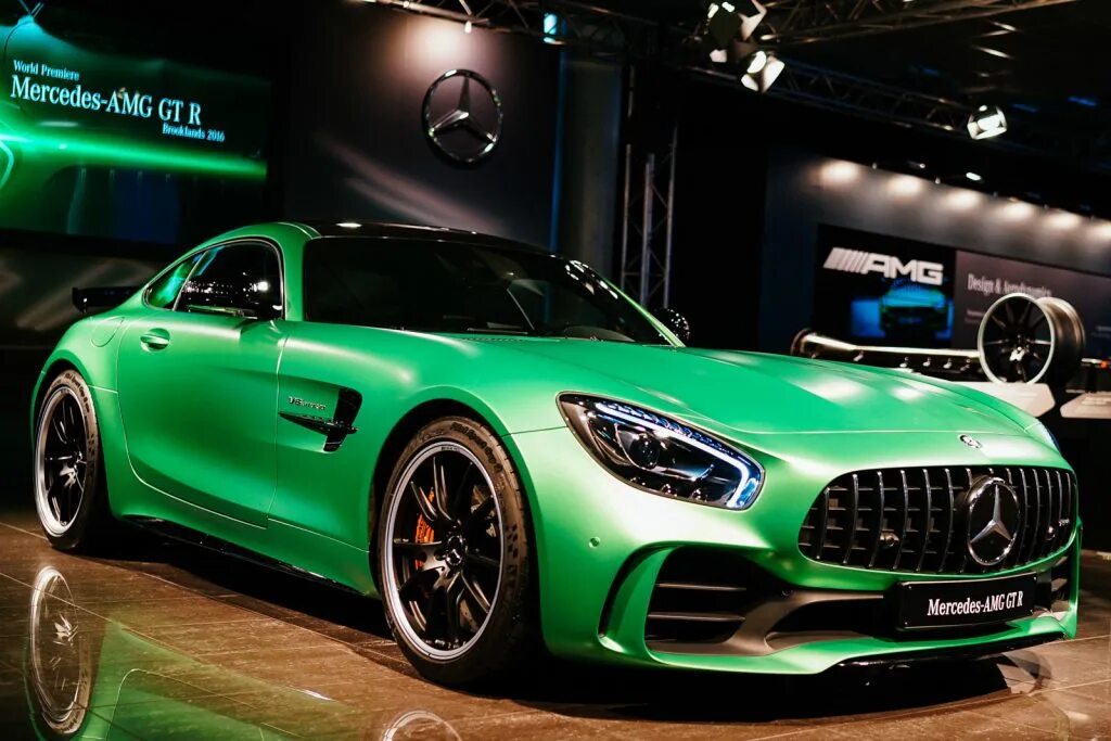 Green сколько стоит. Мерседес GTR AMG 2018. Мерседес АМГ ГТ зеленый. Mercedes Benz AMG gt r. Мерседес АМГ gt зеленый.