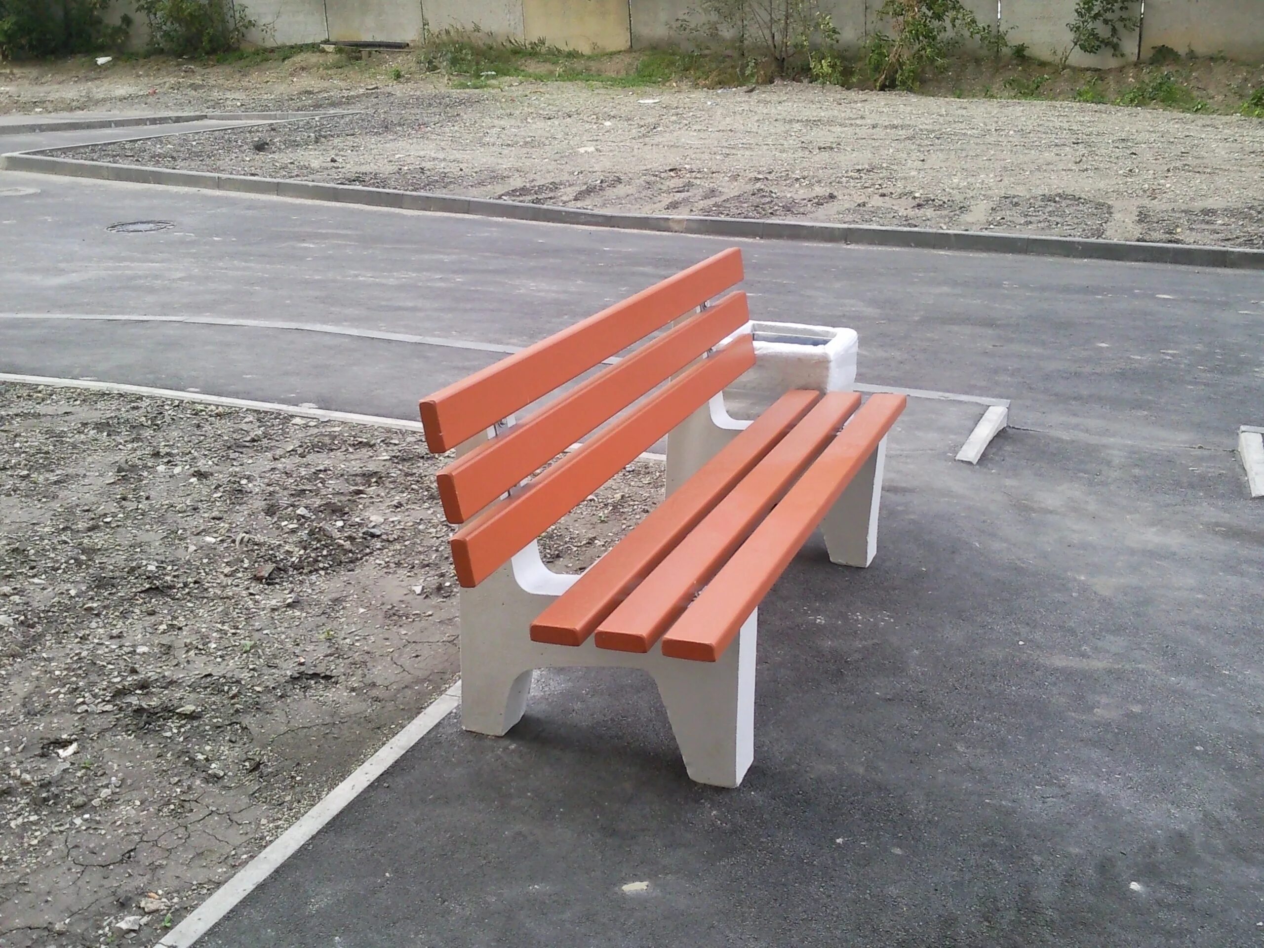 Лавочки на территории мцк. Мира 65 усть илимск. Каркас скамейки. Монтаж лавочек. Установка скамей.