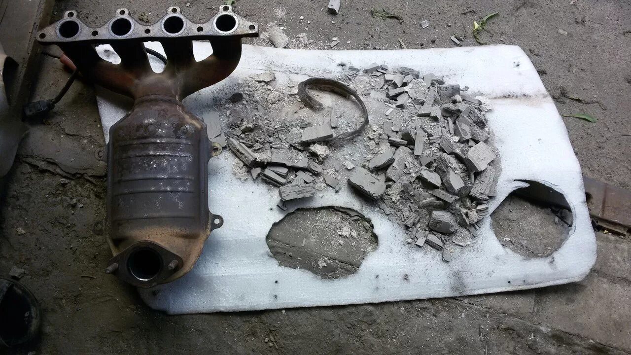 Катализатор солярис 1. Тойота цельсиор катализатор выбил. Катализатор nissan almera classic. Как выбить катализатор самому. Как понять что катализатор вышел из строя.