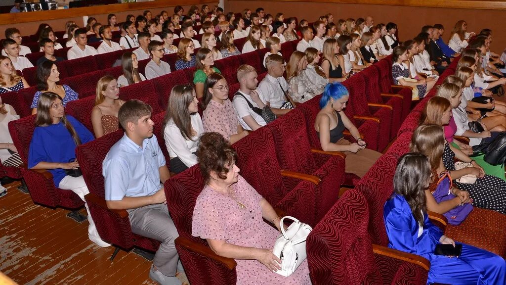 Севастополь филиал московского государственного университета. Мгу севастополь. филиал мгу в севастополе. филиал мгу в севастополе общежитие. мгу севастополь факультеты.