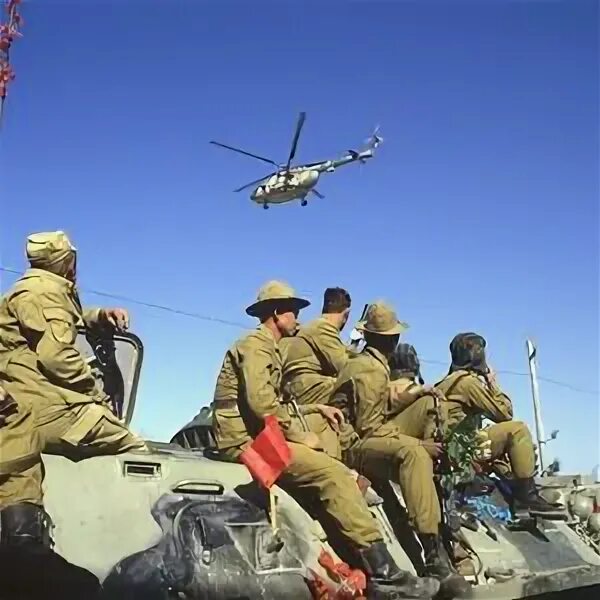 Песня не стреляй афган шевчук. Афганистан тревога. Афганские песни перед перелом. Опять мы ночью вступаем в бой. Песни про афганистан.