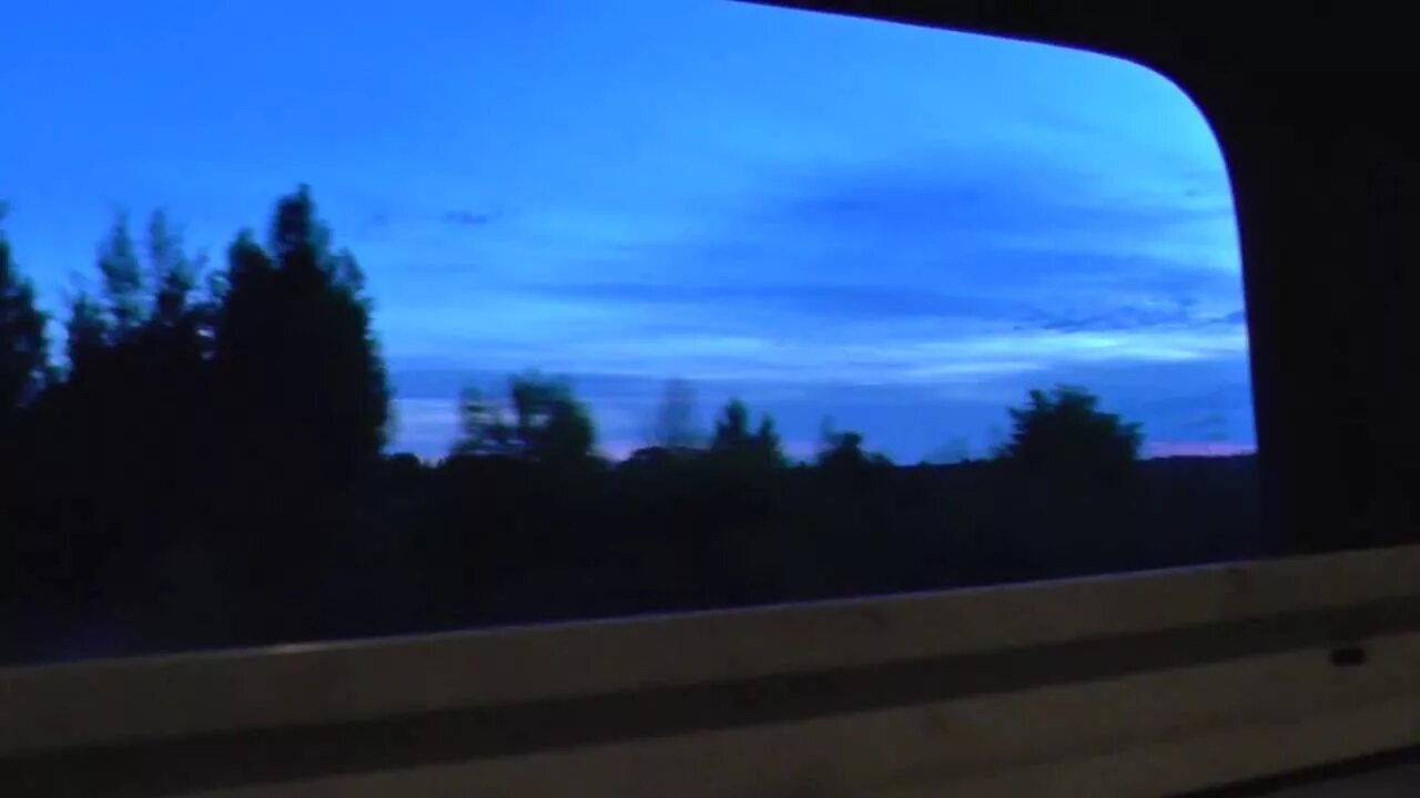 Москвича увидевшего липецк из окна поезда доставили. Вид из окна поезда. ночной вид из окна поезда. вид из поезда ночью. вид из окна поезда ночью зимой.