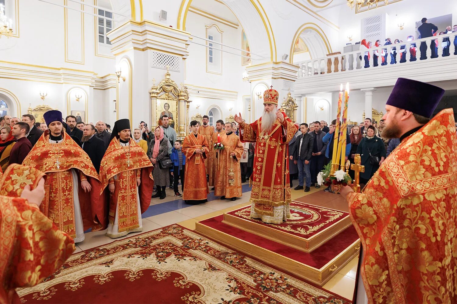 Пасхальная служба в храме 2022. Служба в церкви. Среда светлой седмицы картинки. Фото спасо вознесенского собора внутри в ульяновске. Служба в вознесенском соборе.