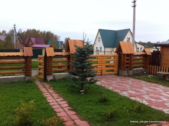 Забор из полубревна фото Продам сруб 6 х 6 , высота 405 см. Срублен из отборного брёвна 24 26 см. Телеф
