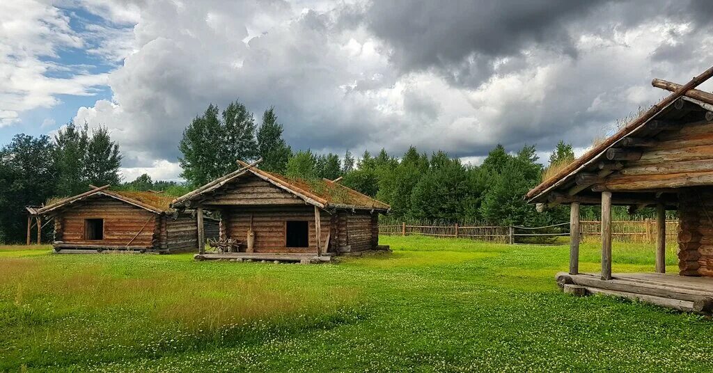 X village. Любытино музей Славянская деревня. Славянская деревня 10 века в Любытино. Краеведческий музей Любытино. Пос.Любытино-Любытинский краеведческий музей.