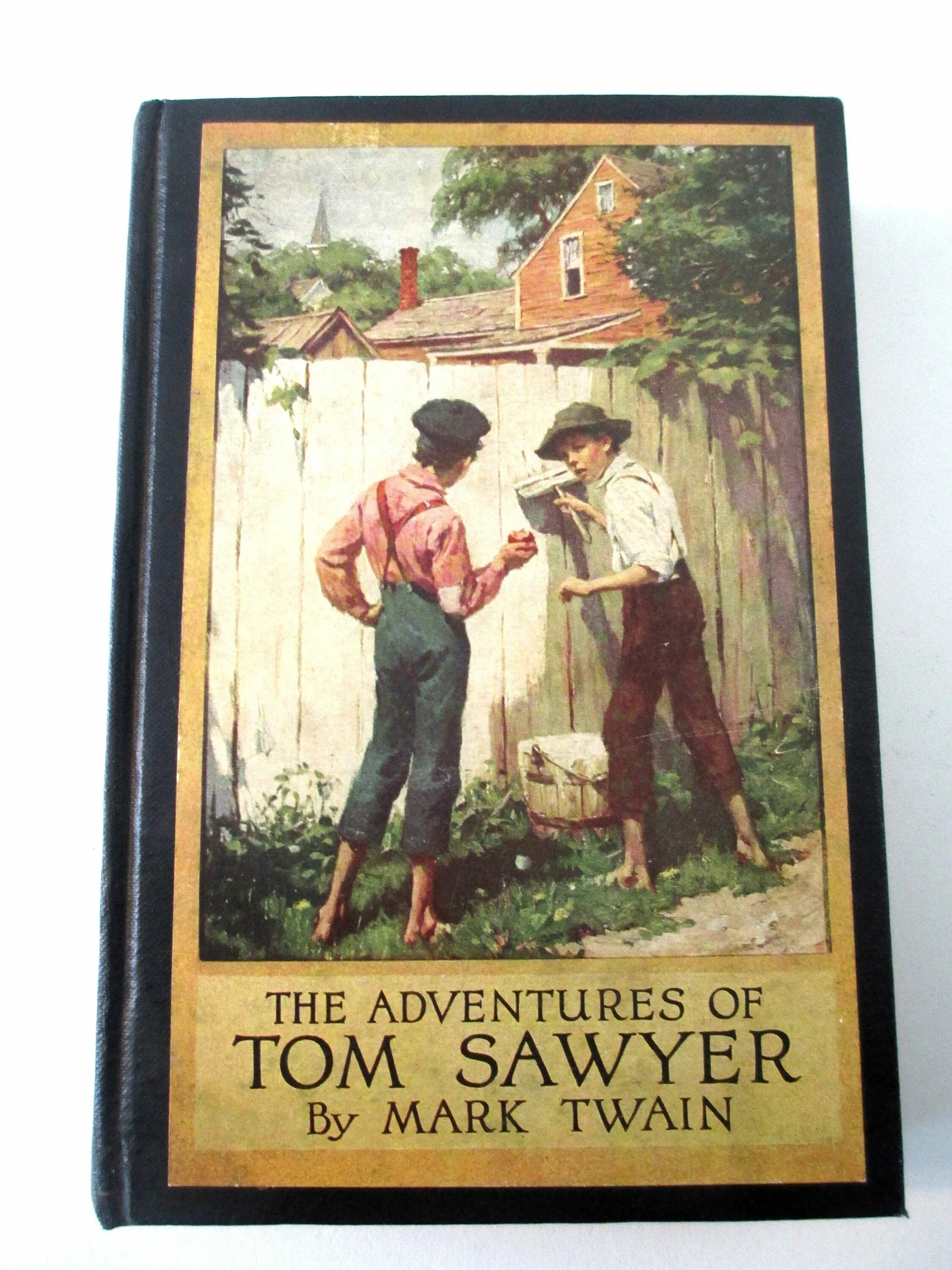 Приключения тома сойера на английском. Mark Twain Tom Sawyer. Книга the Adventures of Tom Sawyer. Mark Twain Tom Sawyer books.