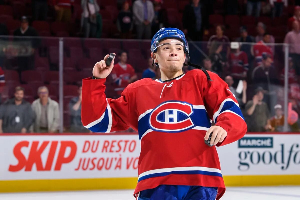 Судзуки монреаль. Сузуки хоккеист монреаль. Nick suzuki. Ник судзуки хоккеист. Ник сузуки хоккеист.
