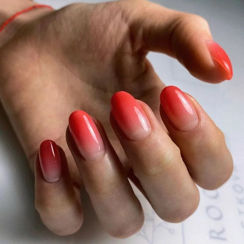 Весенний маникюр 2022 градиент. Градиент 2024. Маникюр градиент 2022 модные. Градиент 2024. Маникюр омбре градиент.