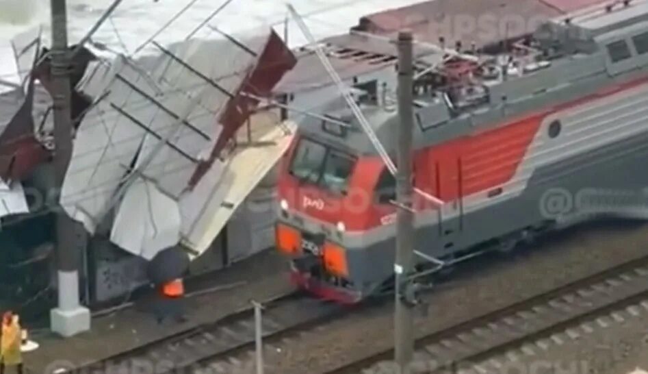 Движение поездов в Сочи восстановлено. Опоздание поездов в Сочи 07.02.2023. Опоздание поездов Адлер. Сочи движение электричек восстановлено.