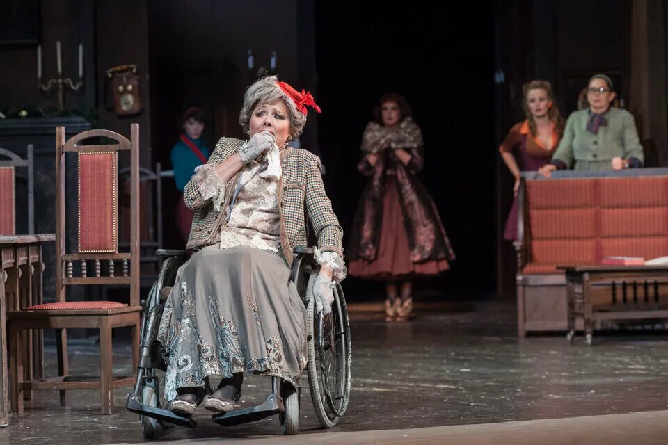 8 женщин тюменский драматический театр. Мюзикл восемь женщин пермь. 8 любящих женщин пьеса. Спектакль 8 театр на таганке. Театр на таганке афиша бесы спектакль.