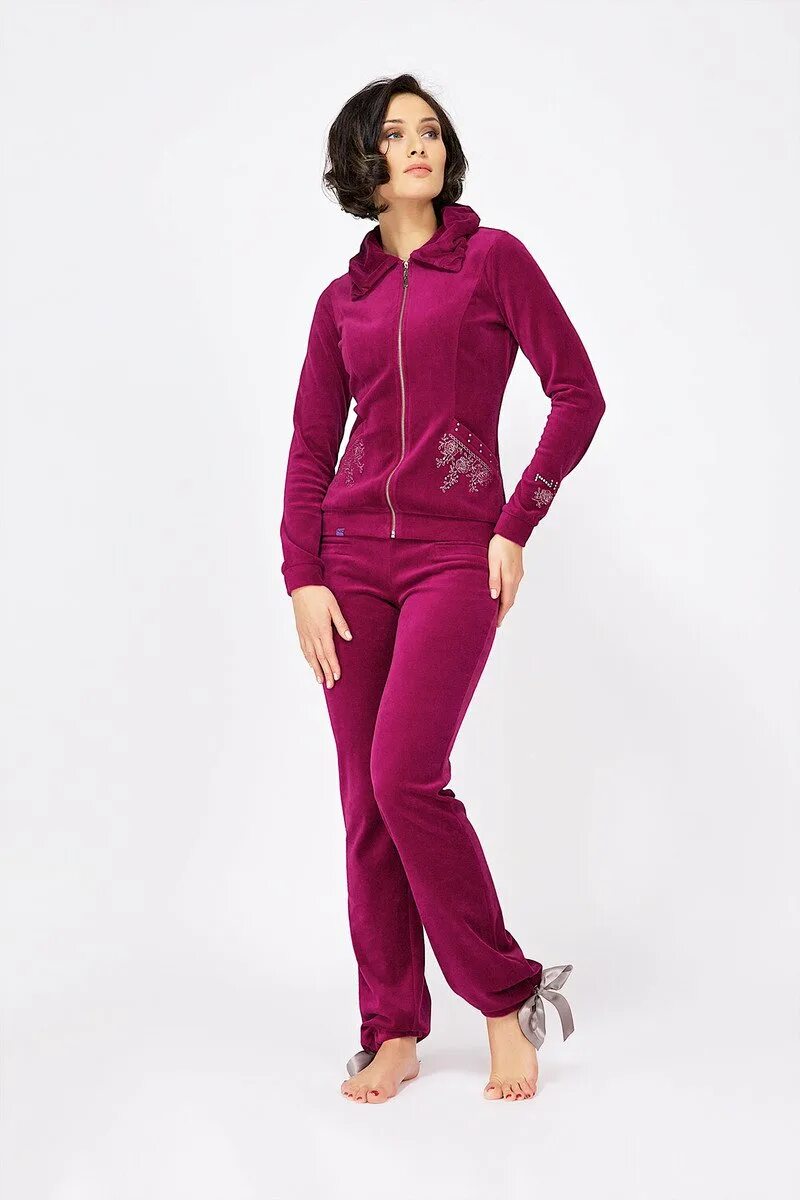 Вайлдберриз спортивные велюровые костюмы. Костюм велюровый Саваж женский. Велюровый костюм для женщин. Спортивный домашний костюм для женщин. Женский домашний костюм из велюра Италия.