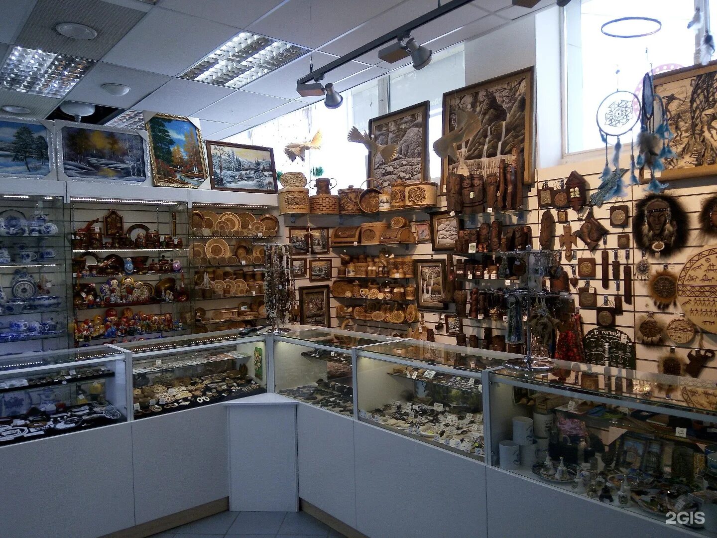 Где в томске продают. Автомагазин автомасла. Где в томске продают. Магазины где продаются. Лавка сувениров.