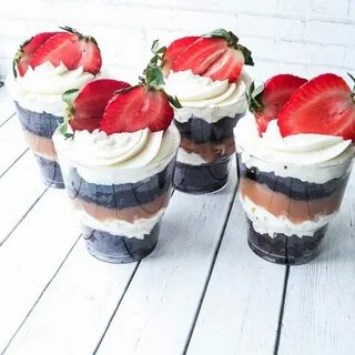 Трайфлы в стаканчиках с кремом чиз