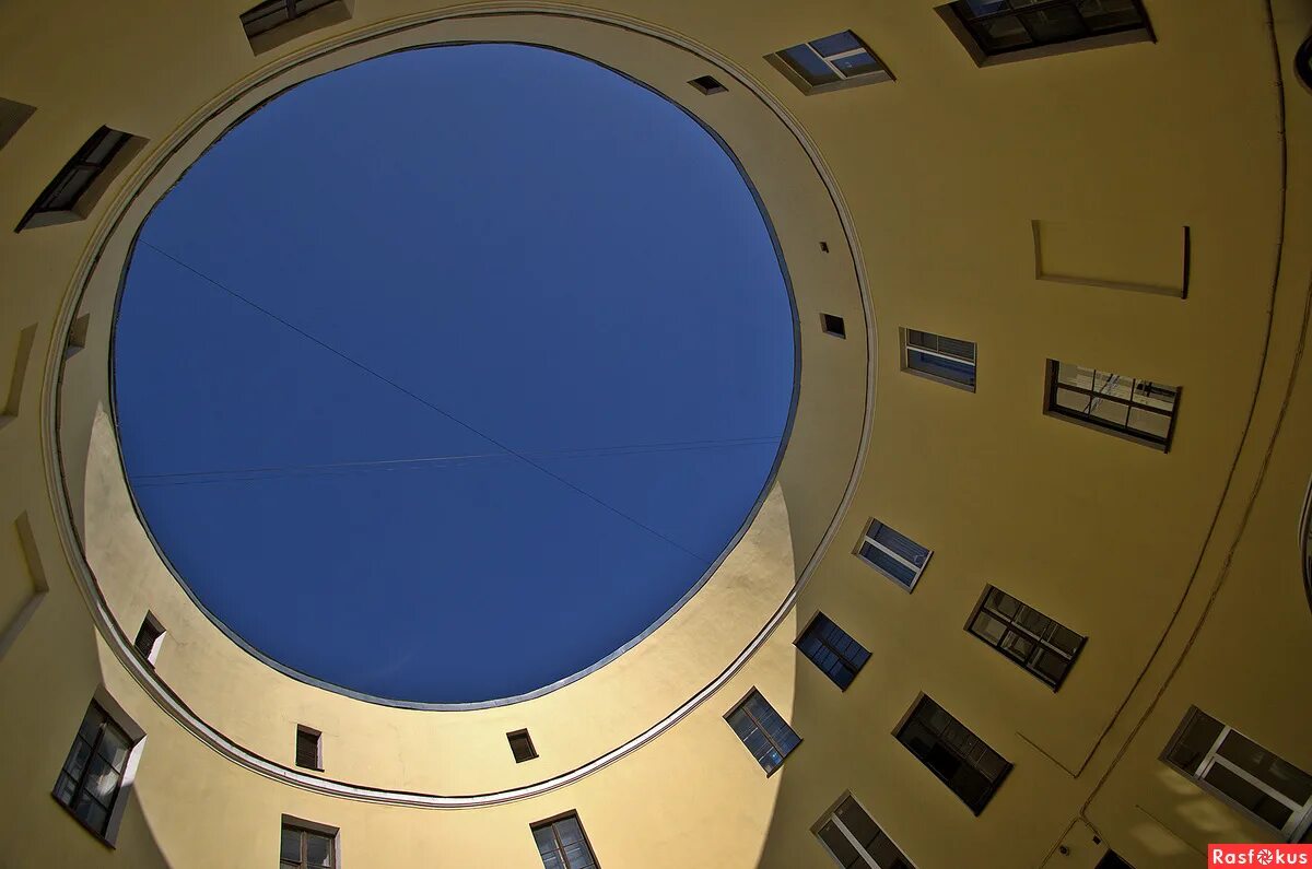 Набережная фонтанки 92 круглый дом. Дом кольцо в санкт петербурге. Дом кольцо в санкт петербурге. Набережная реки фонтанки 92 дом кольцо. Дом колодец набережная реки фонтанки 92.