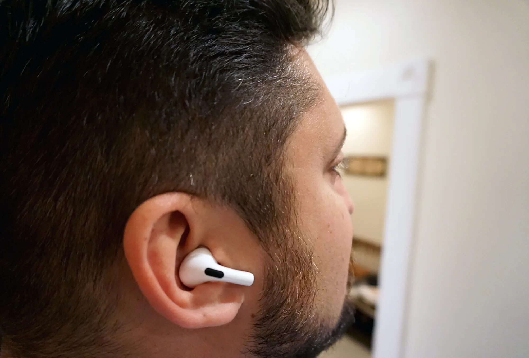 Как правильно airpods. AIRPODS 3 in Ear. Apple AIRPODS Pro 2 в ушах. Аирподс 2 в ухе. Apple AIRPODS Pro 3 в ухе.