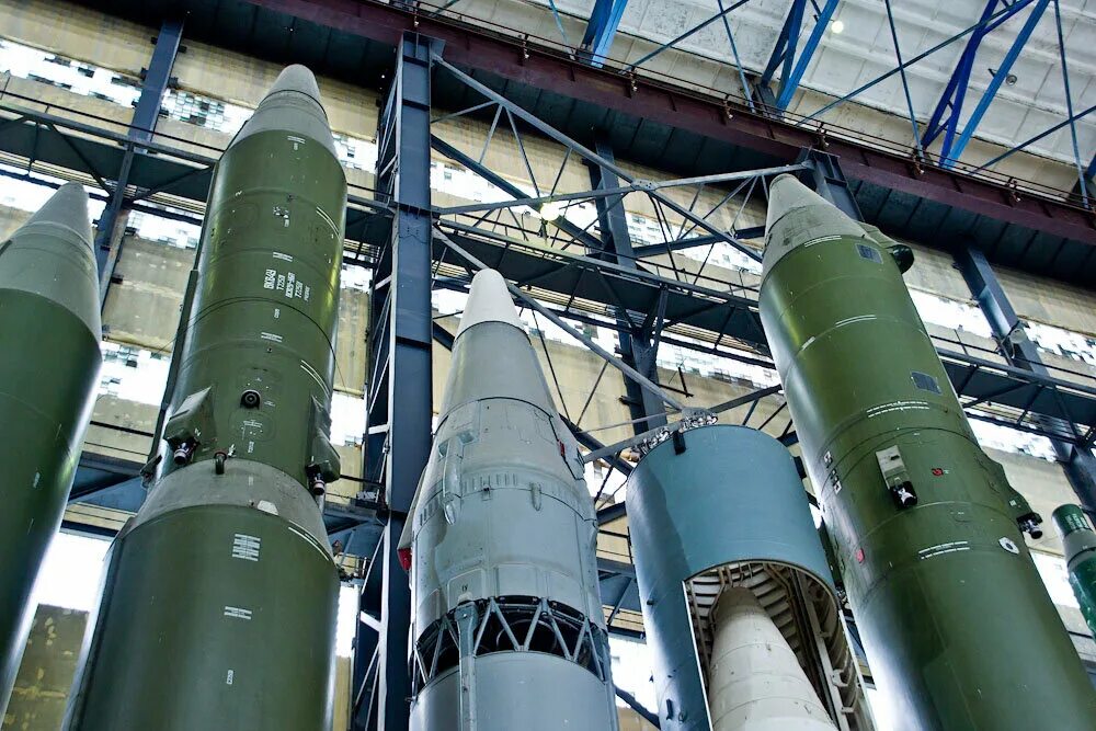 Создание первой баллистической ракеты. Советская баллистическая ракета р14. Ракета р-36. Баллистическая ракета 8к713. Королев баллистическая ракета.