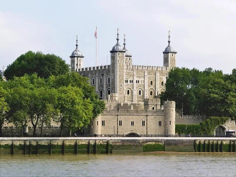 The tower of london is a palace. Тауэр. тауэр в лондоне. tower of london фото. белая башня тауэра.